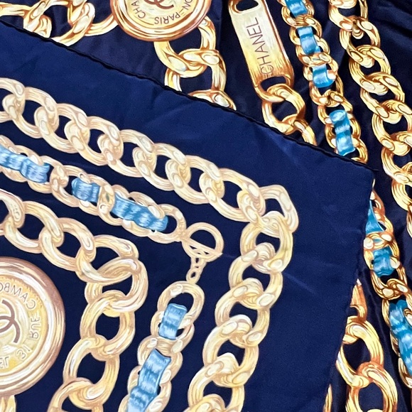 CHANEL CC LOGO CHAIN MOTIF 100% SILK SCARF - Picture 3 of 6